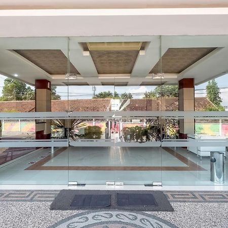 Oyo Flagship 3726 Tembok Batu Residence Tugu ภายนอก รูปภาพ
