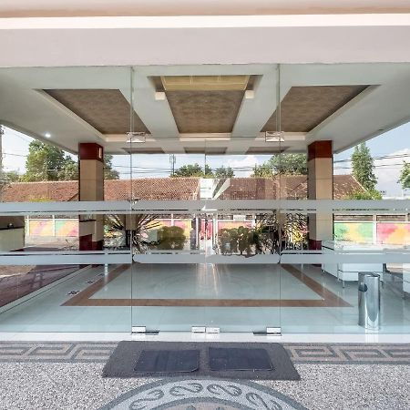 Oyo Flagship 3726 Tembok Batu Residence Tugu ภายนอก รูปภาพ
