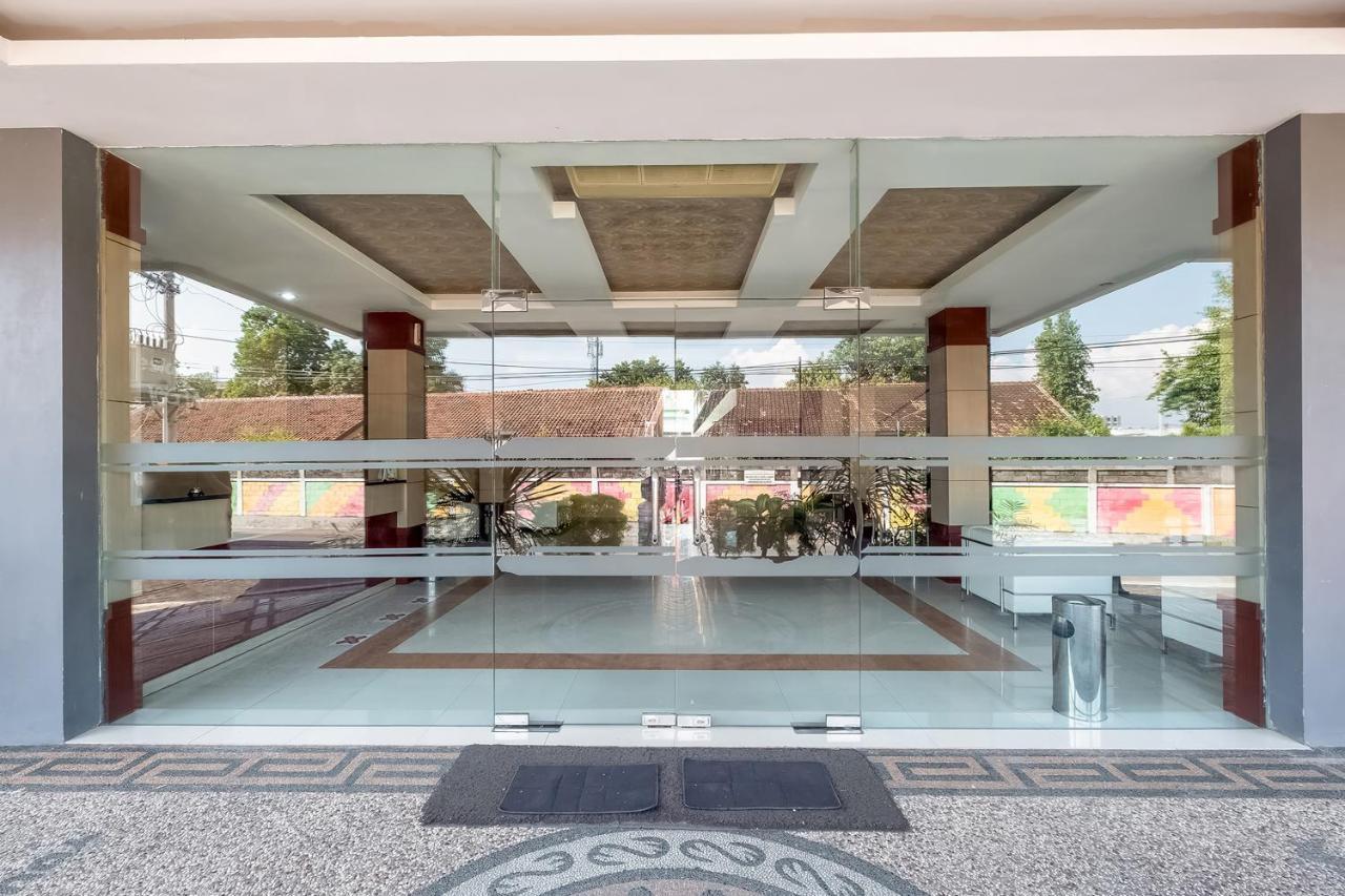 Oyo Flagship 3726 Tembok Batu Residence Tugu ภายนอก รูปภาพ