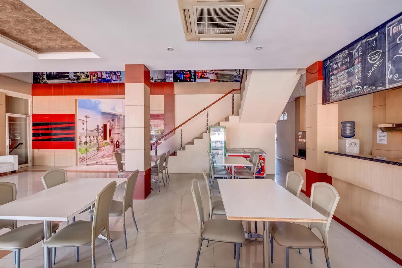 Oyo Flagship 3726 Tembok Batu Residence Tugu ภายนอก รูปภาพ