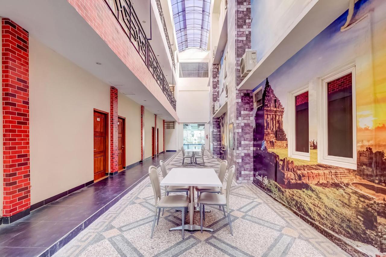 Oyo Flagship 3726 Tembok Batu Residence Tugu ภายนอก รูปภาพ